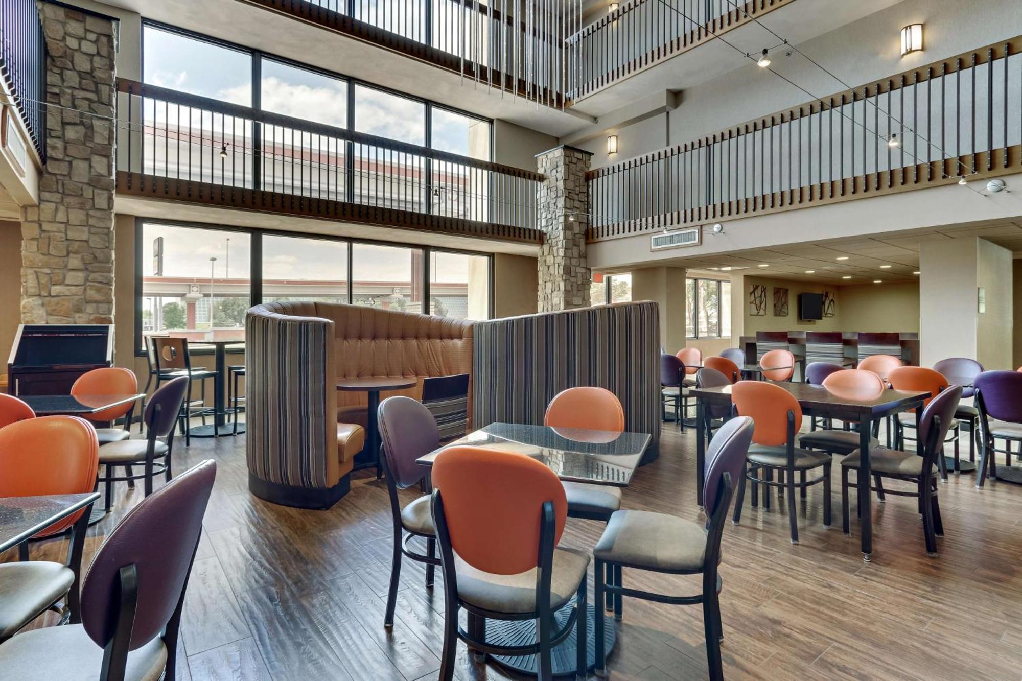 Drury Plaza Hotel San Antonio Airport エクステリア 写真