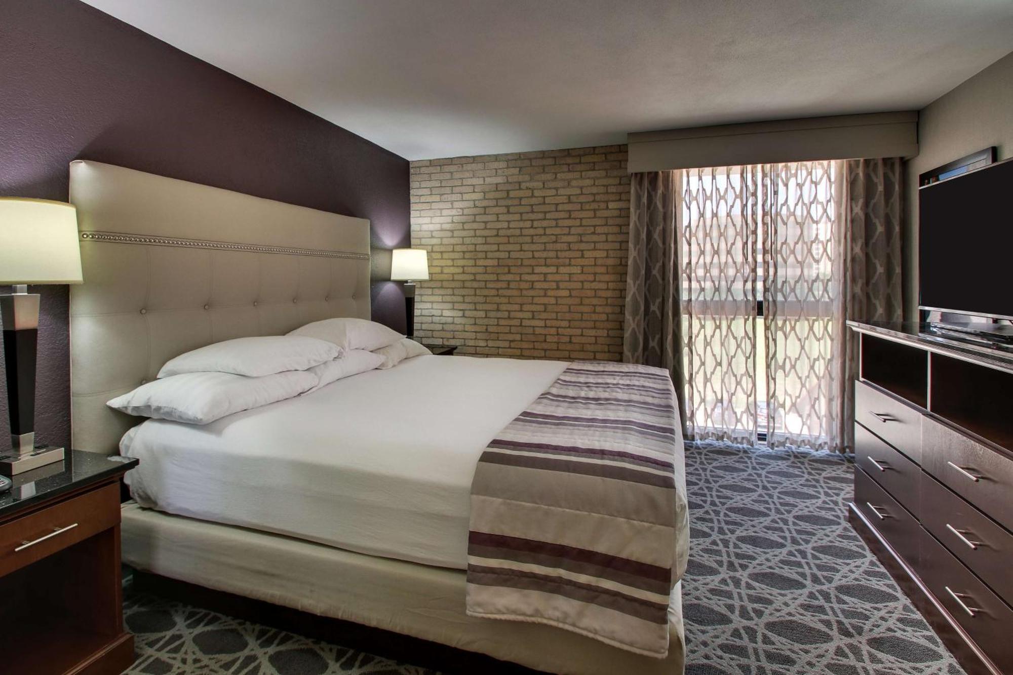 Drury Plaza Hotel San Antonio Airport エクステリア 写真