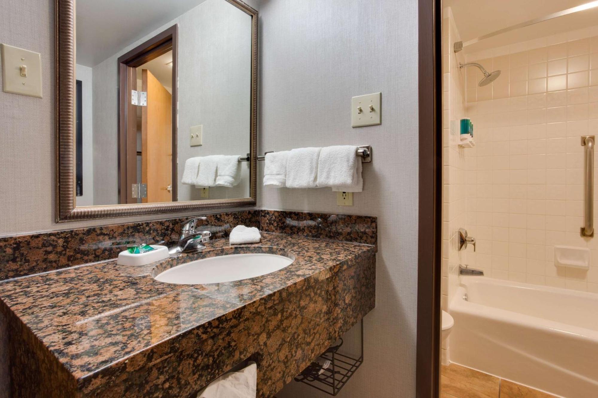 Drury Plaza Hotel San Antonio Airport エクステリア 写真